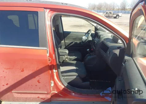 2010 Jeep Compass Sport z USA, uszkodzony, nr VIN 1J4NT4FB0AD622678